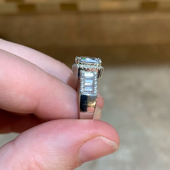 BRAND NEW WHITE SAPPHIRE 925 STERLING SILVER RING SIZE 7 - Picture 4 of 7